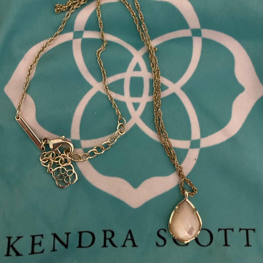 Ivory Kendra Scott Pendant necklace